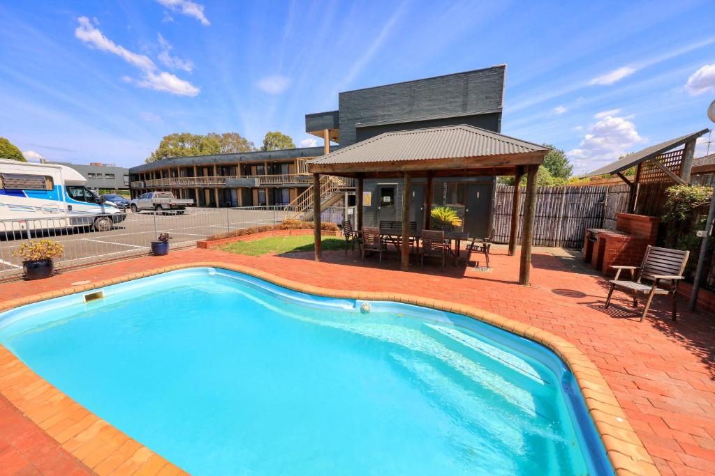 Swimmingpoolen hos eller tæt på City Reach Motel