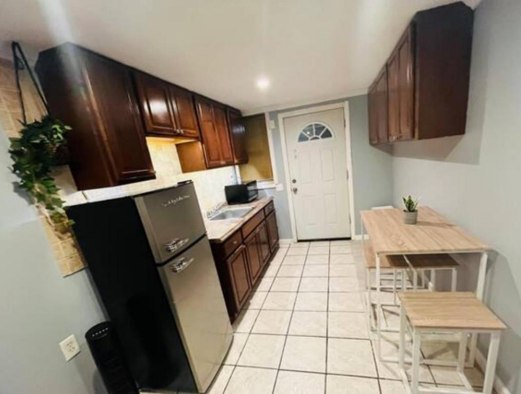 Kuchyň nebo kuchyňský kout v ubytování Cozy Apartments close to New York City