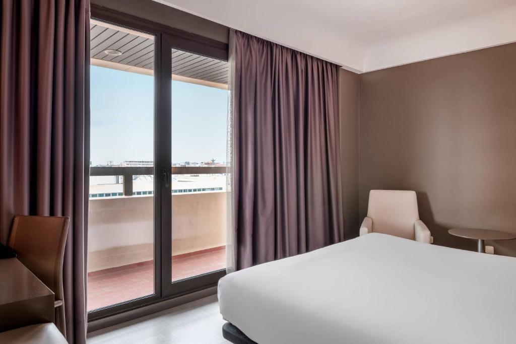 Posteľ alebo postele v izbe v ubytovaní AC Hotel Iberia Las Palmas by Marriott