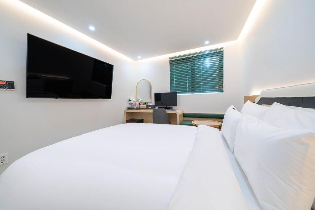 Postel nebo postele na pokoji v ubytování Browndot Hotel Namchuncheon
