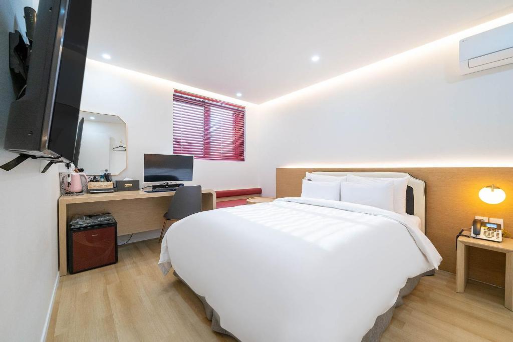 TV a/nebo společenská místnost v ubytování Browndot Hotel Namchuncheon