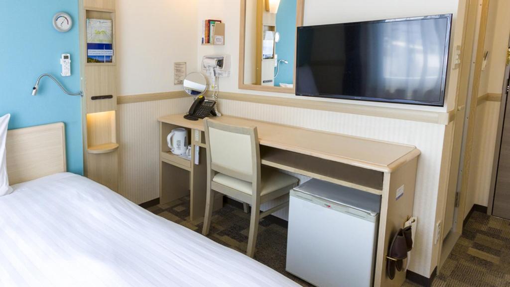 TV a/nebo společenská místnost v ubytování Toyoko Inn Sodegaura eki Kita guchi