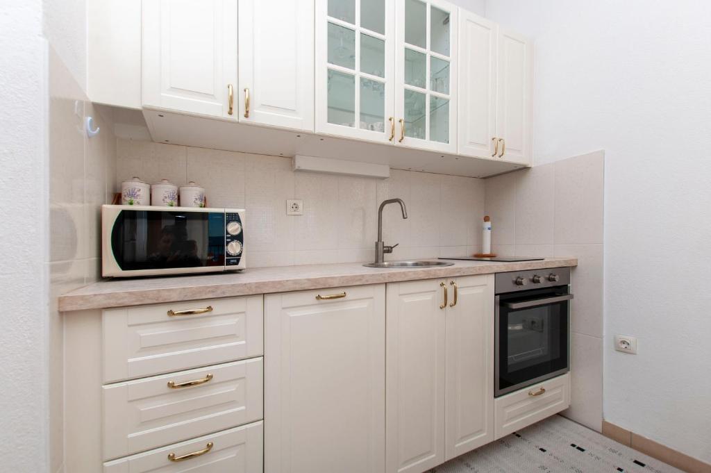 Kuchyňa alebo kuchynka v ubytovaní Apartments Jasna
