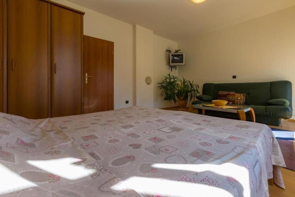 Posteľ alebo postele v izbe v ubytovaní Apartments Villa Katarina