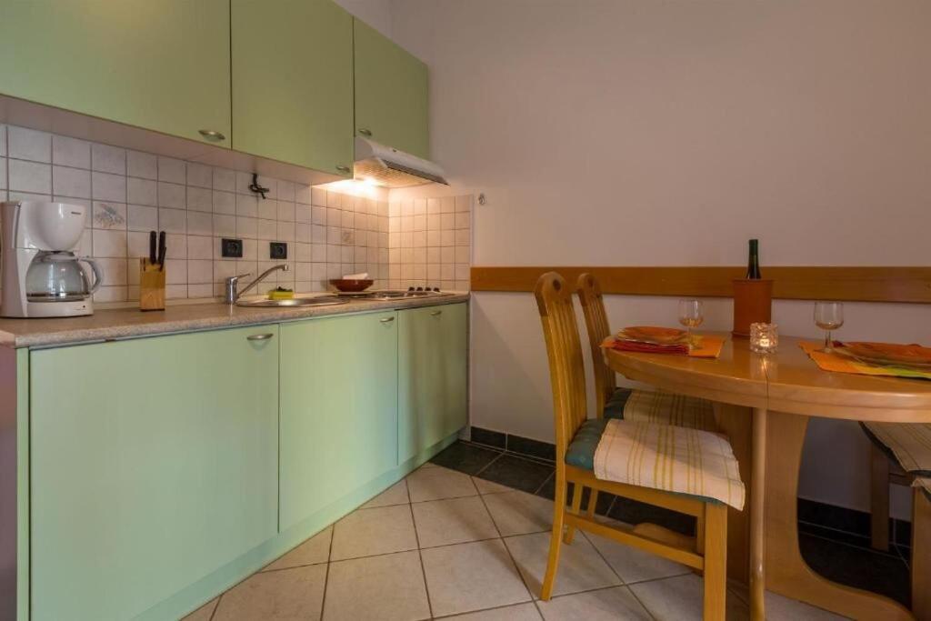 Kuchyňa alebo kuchynka v ubytovaní Apartments Villa Katarina