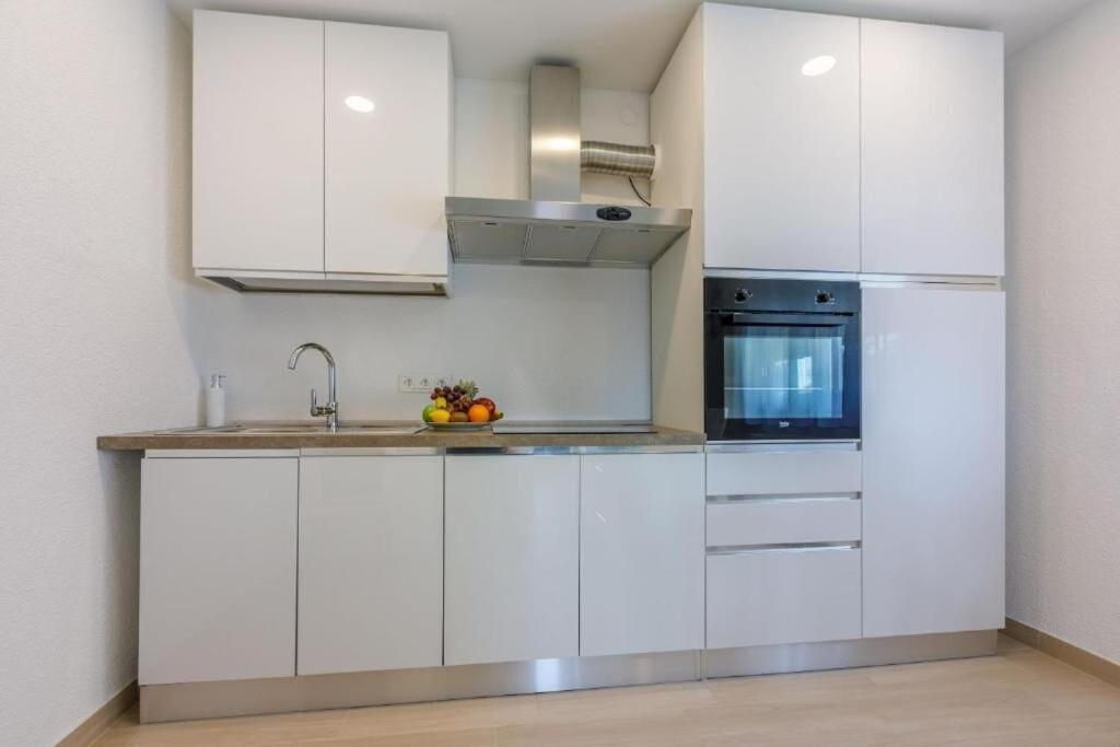 Kuchyň nebo kuchyňský kout v ubytování Apartments Cvetkovic