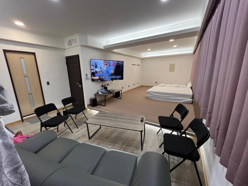 TV a/nebo společenská místnost v ubytování Tamshui Homestay