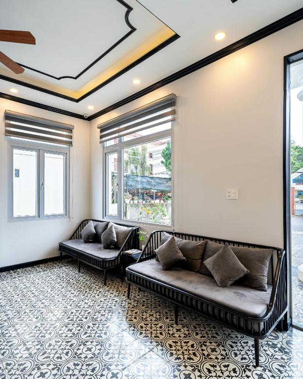 Khu vực ghế ngồi tại Nature Hotel - Luong The Vinh