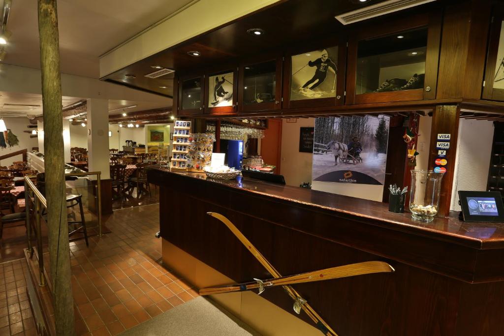 TV a/nebo společenská místnost v ubytování Ylläs Lake Hotel