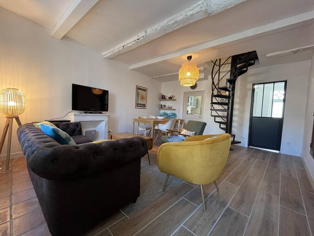 a living room with a couch and chairs and a table at Maison 4 pièces, 6 couchages, centre Saint-Denis d'Oléron, calme, proche plage, WiFi inclus - FR-1-246A-164 in Saint-Denis-dʼOléron