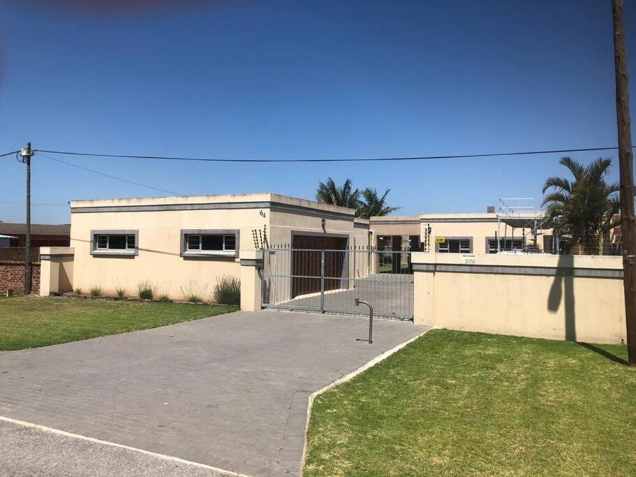 El edificio en el que está el departamento