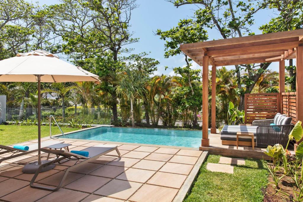 Bazén v ubytování Anantara Iko Mauritius Resort & Villas nebo v jeho okolí