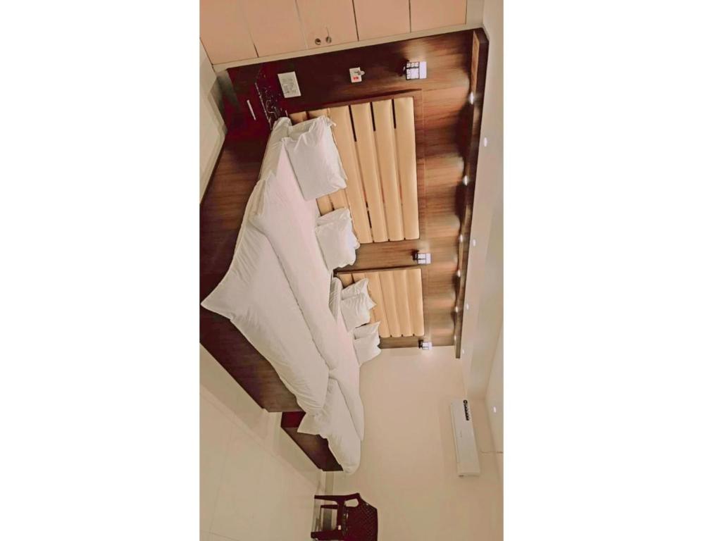 Katil atau katil-katil dalam bilik di Hotel Abhimanyu Inn, Sri Ganganagar