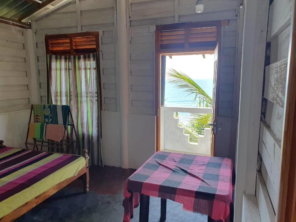 Postel nebo postele na pokoji v ubytování Chandi Gaya Beach Guesthouse