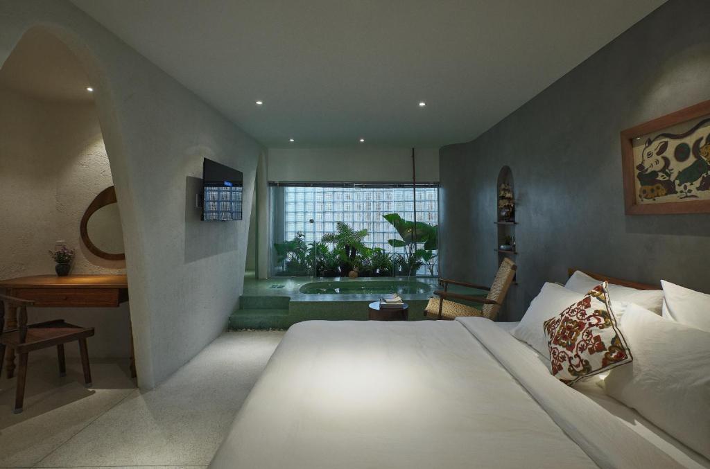 Giường trong phòng chung tại Barbados Cherry Villa