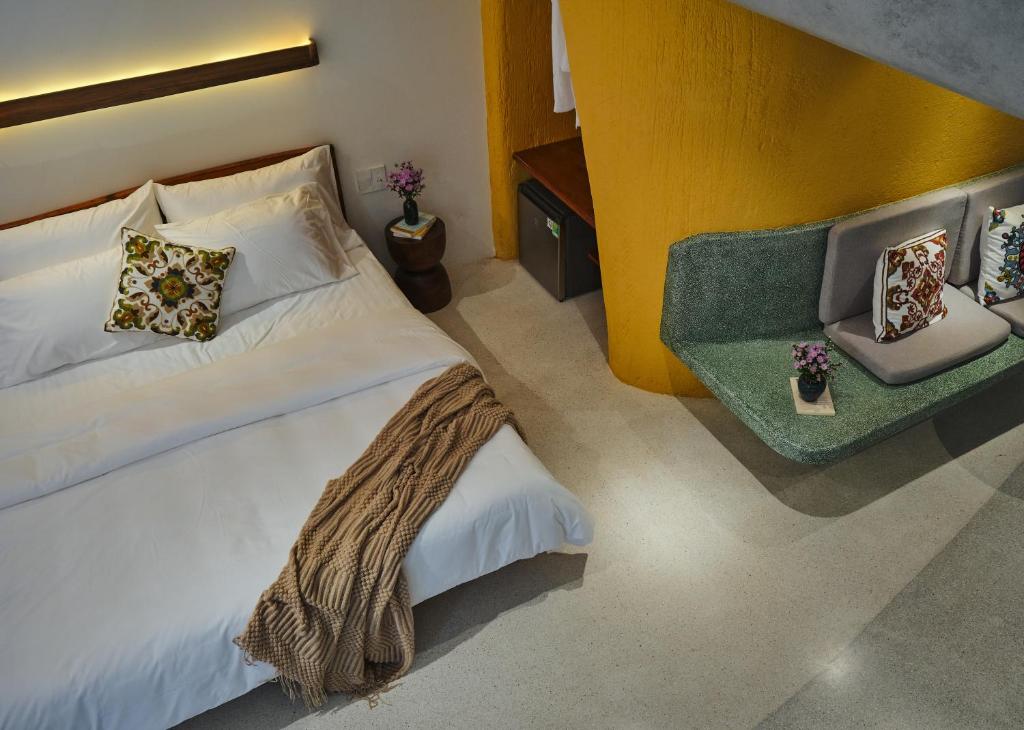 Giường trong phòng chung tại Barbados Cherry Villa