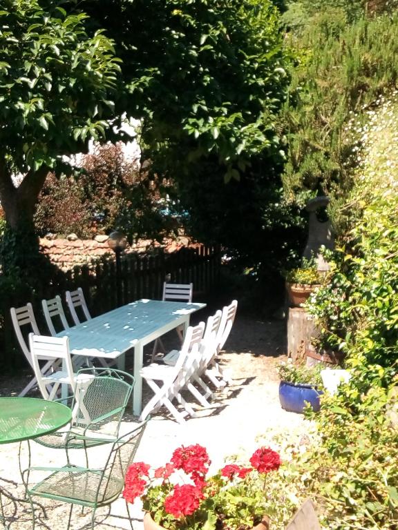 Vonkajšia záhrada v ubytovaní Villa Rosalena