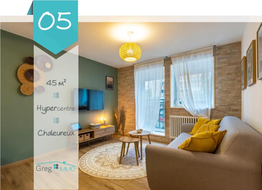 un collage de una sala de estar con sofá en Le 05-GregIMMO-Appart'Hôtel en Montbéliard
