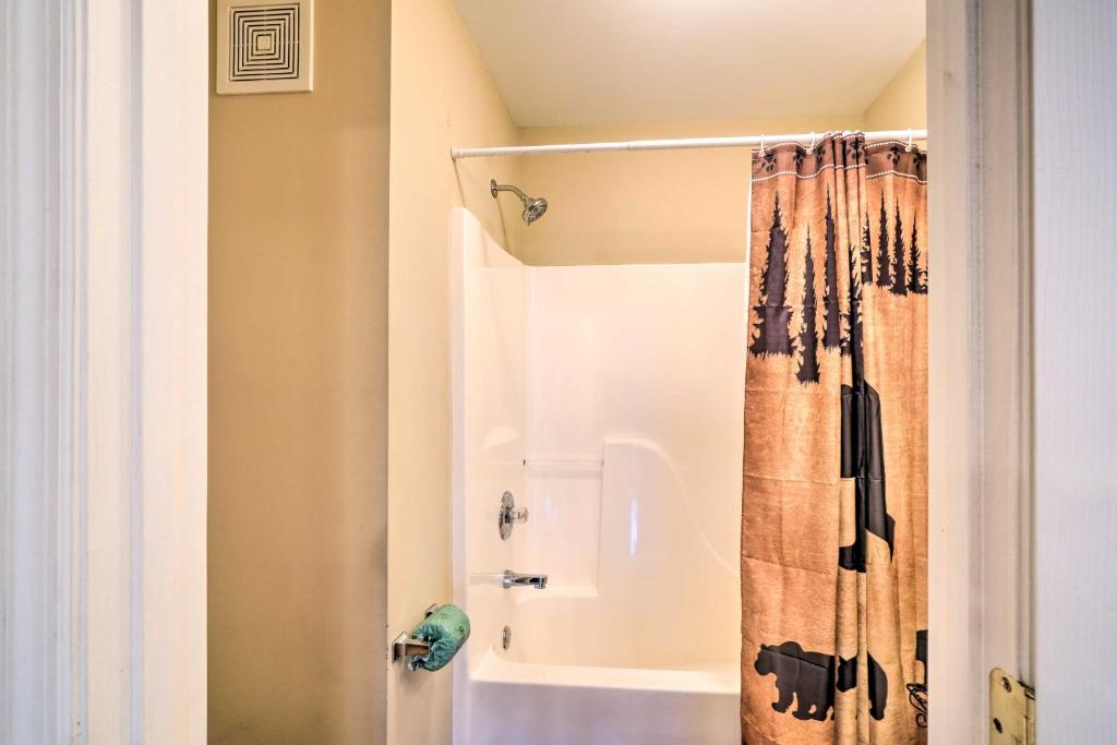 Gatlinburg Cabin with Deck, Grill and Mountain Views!, Gatlinburg Updated 2024 Prices