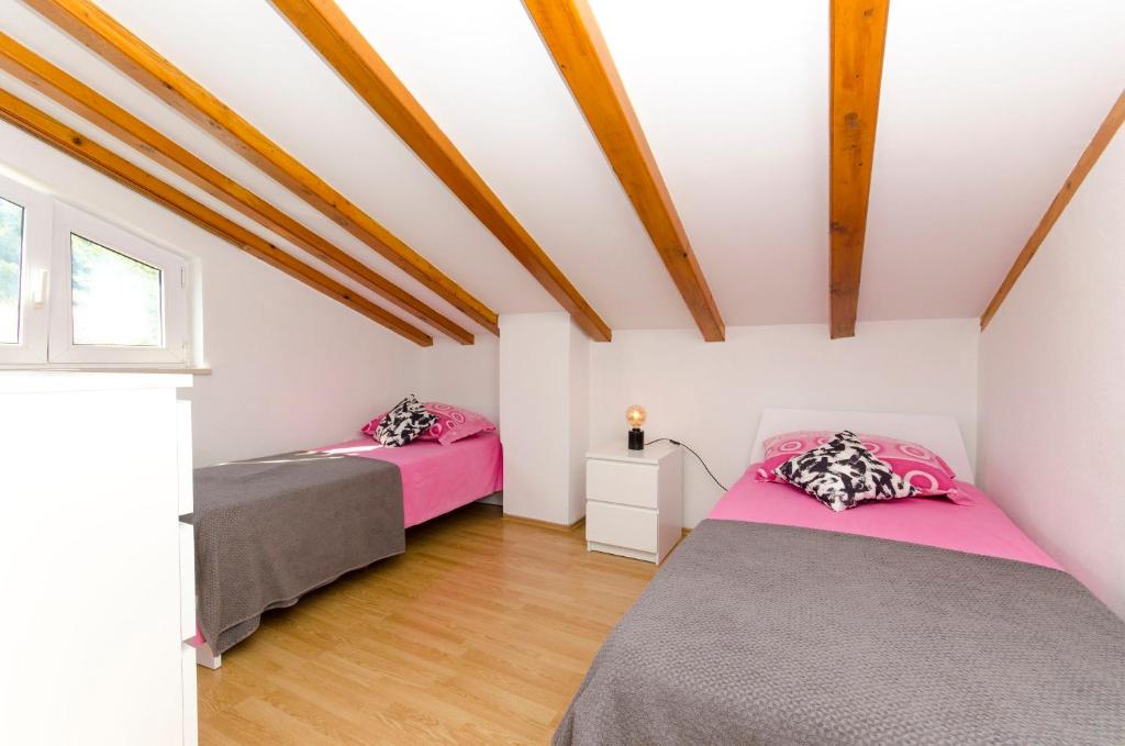 Postel nebo postele na pokoji v ubytování House Ratac