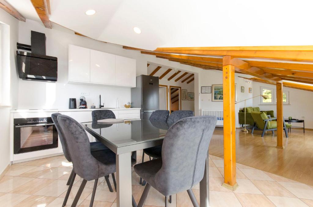 Kuchyň nebo kuchyňský kout v ubytování House Ratac