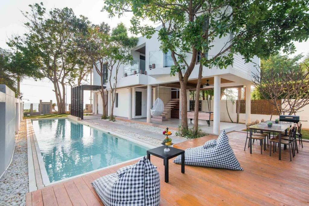 a backyard with a swimming pool and a house at De' sea Stay PoolVilla @Pranburi ปราณบุรี in Ban Pak Nam Pran