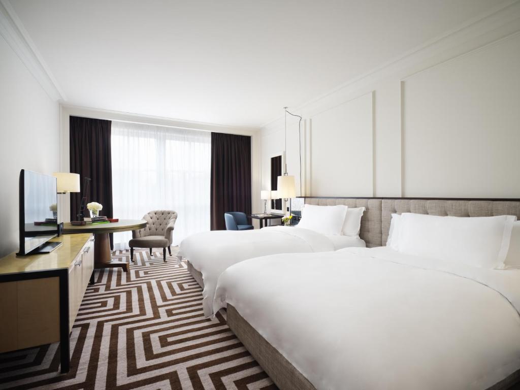 Rosewood London - Family Room