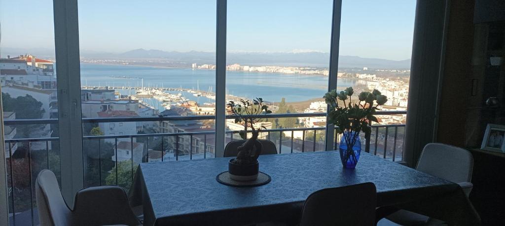 a table with flowers in a vase on a balcony at Las Delicias ROSES in Roses