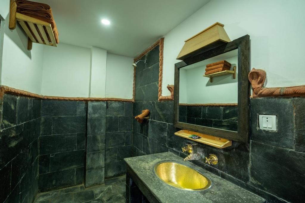 Koupelna v ubytování Hotel Ganesh Himal