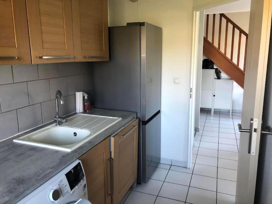 Kuchyňa alebo kuchynka v ubytovaní Duplex Normandie, tout confort Saint Valery en Caux