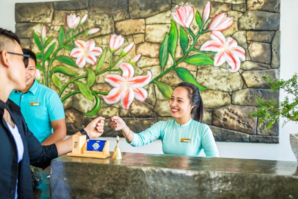 Členové personálu v ubytování Paradise Resort Doc Let - All Inclusive