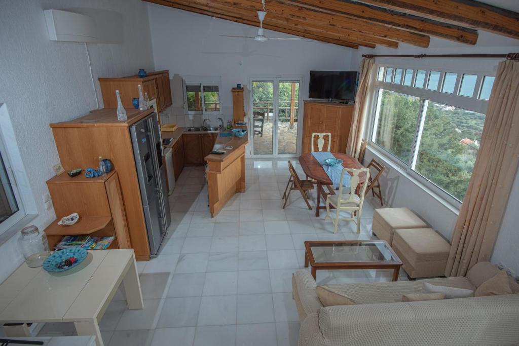 Fotografia z galérie ubytovania Spacious Villa in Kato Pine with Sea View and Private Pool. v destinácii Elunda