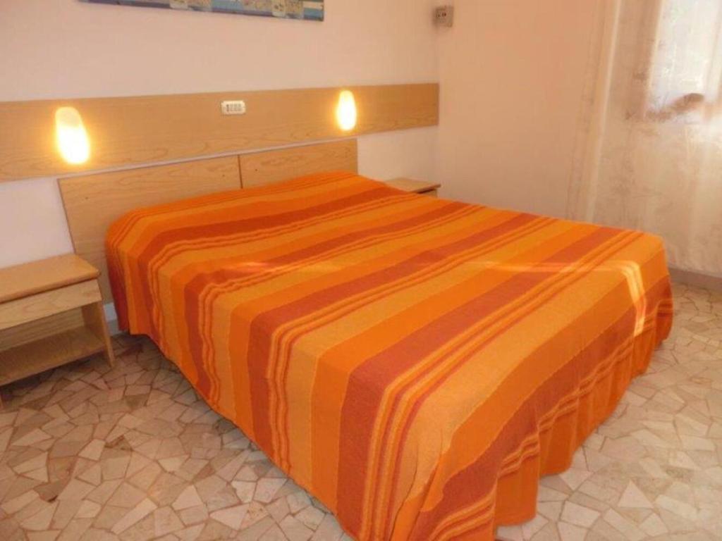 A bed or beds in a room at Adorable Villa for 8 people close to the sea