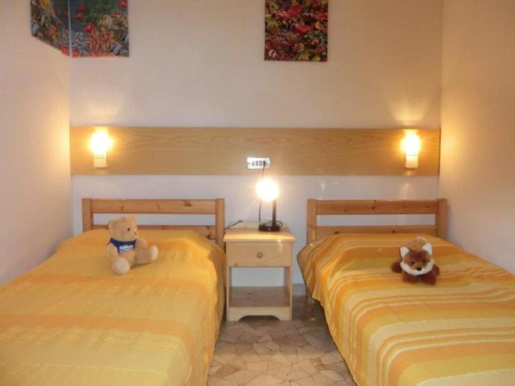 A bed or beds in a room at Adorable Villa for 8 people close to the sea