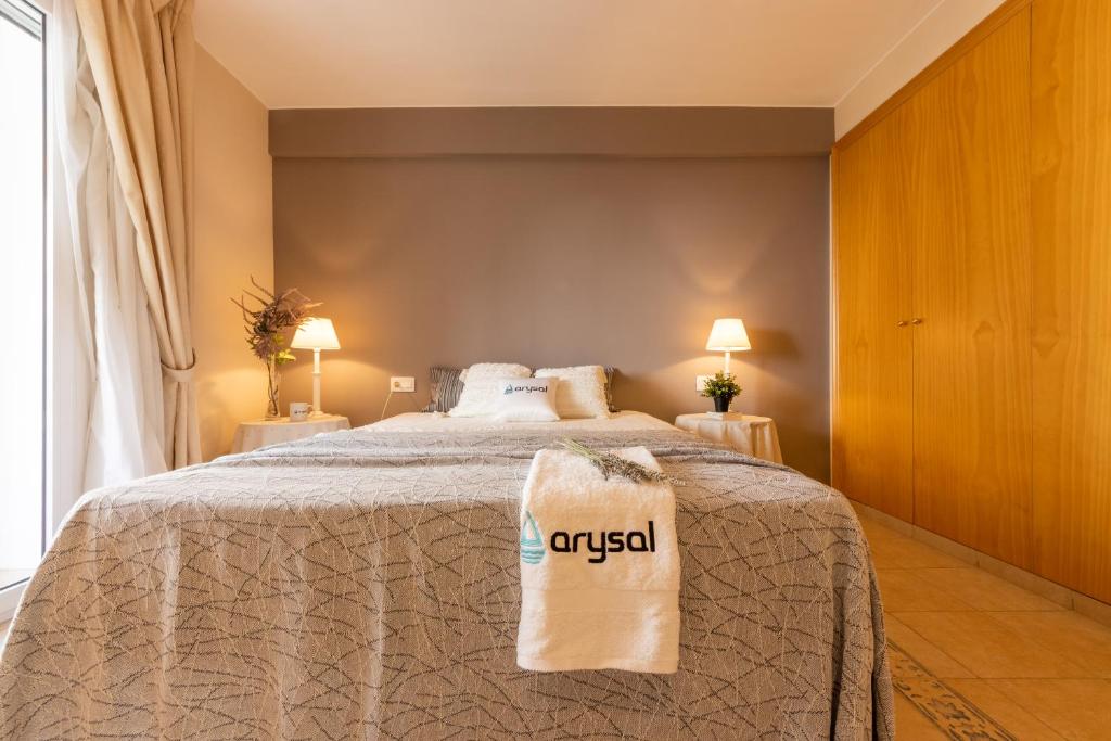 A bed or beds in a room at ARAGON PREMIUM ARYSAL
