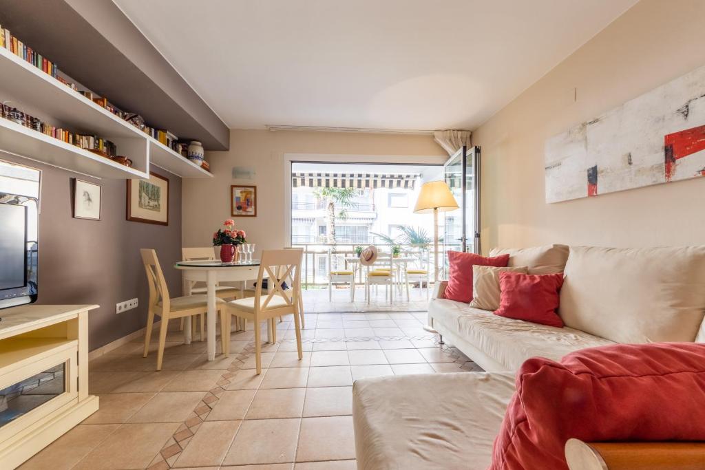 A seating area at ARAGON PREMIUM ARYSAL