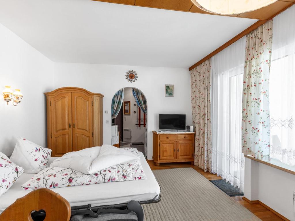 Łóżko lub łóżka w pokoju w obiekcie Apartment Dachstein-3 by Interhome