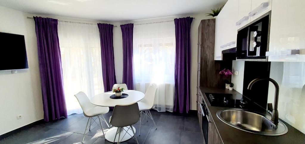 Blue Diamond **** - 12