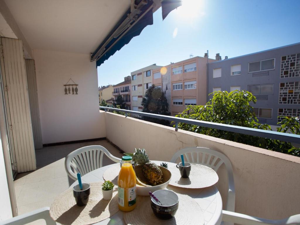 A balcony or terrace at Apartment Les Iris by Interhome