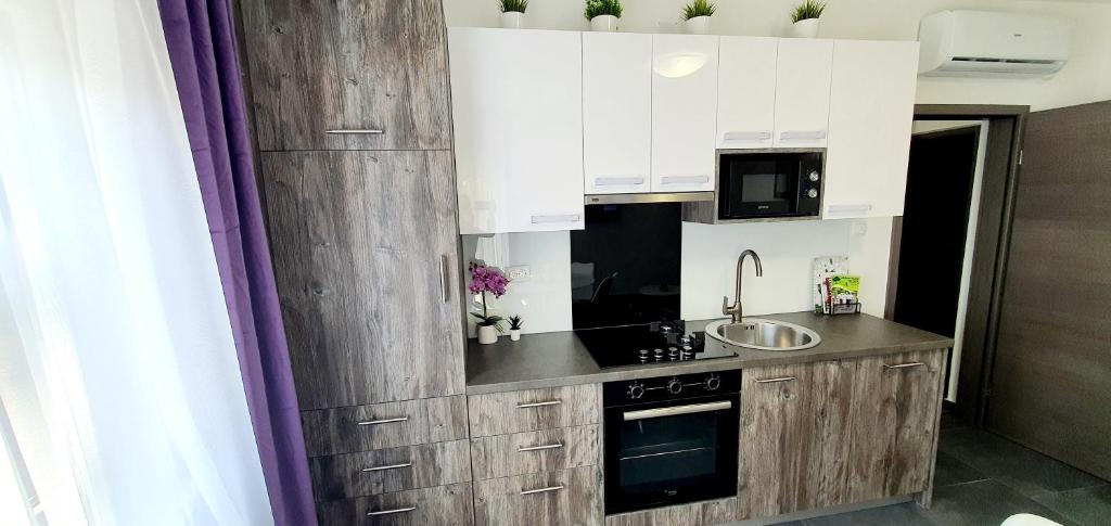 Blue Diamond **** - 5