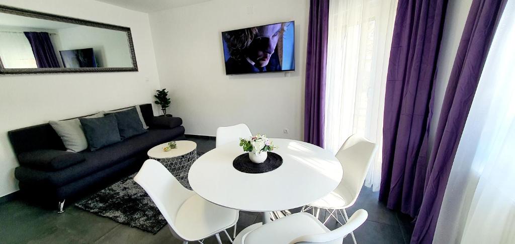 Blue Diamond **** - 3