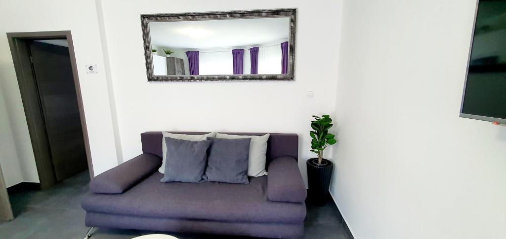 Blue Diamond **** - 8