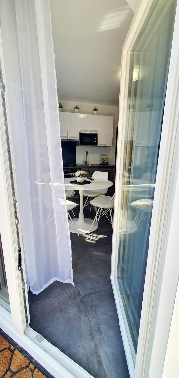 Blue Diamond **** - 13