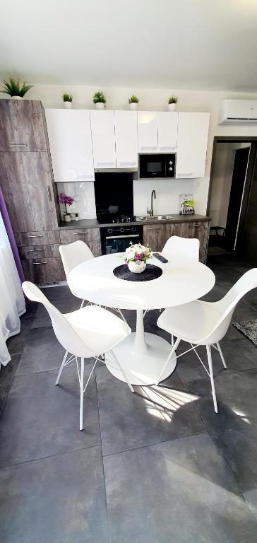 Blue Diamond **** - 4