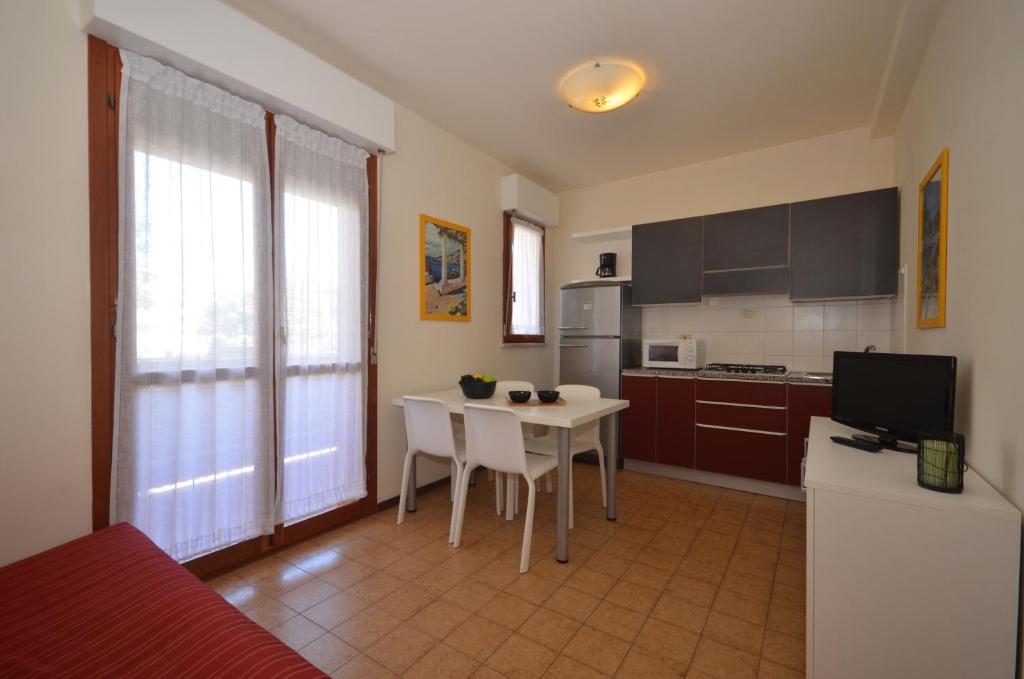 A kitchen or kitchenette at Residence Valbella