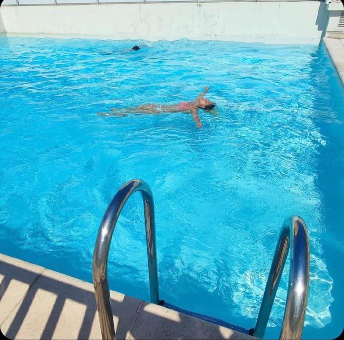 Fotografia z galérie ubytovania Superbe Appartement 2 chambres terrasse 4 à 6 couchages piscine à deux pas des plages et du centre ville v Cannes