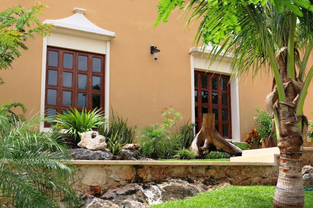 Jardí fora de TecnoHotel Valladolid
