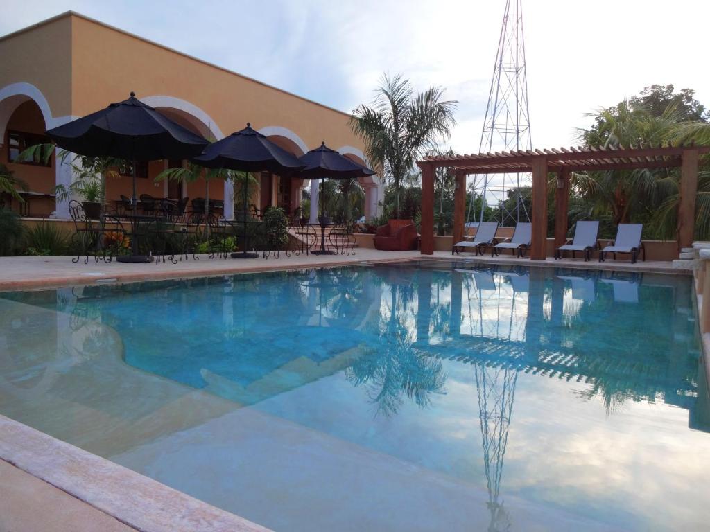 Piscina a TecnoHotel Valladolid o a prop