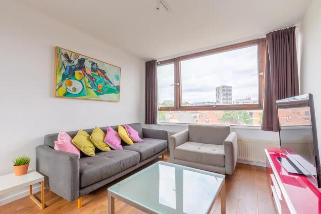 a living room with a couch and a table at Unique Spacious Central 3 Bedroom with Rooftop Terrace in London
