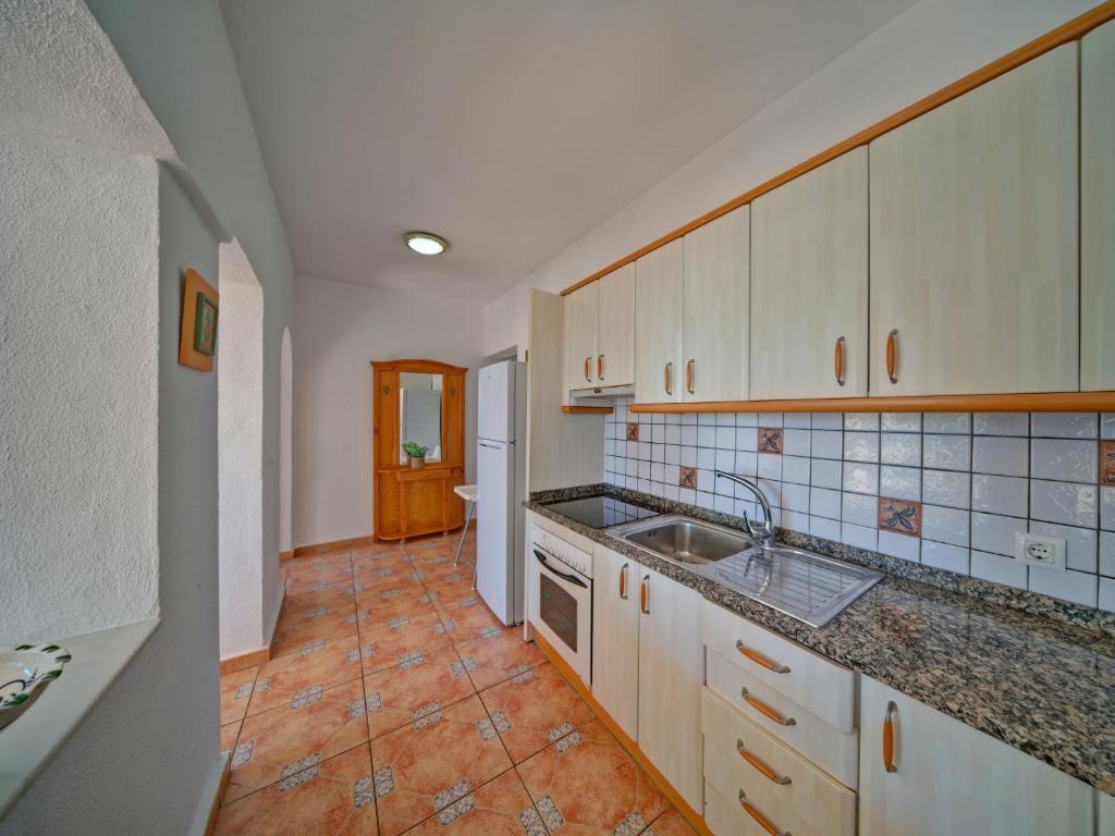 Kuchyň nebo kuchyňský kout v ubytování Apartment Canuta Baja-1 by Interhome